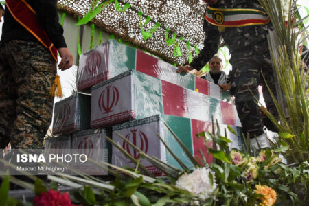 پیکر ۶ شهید گمنام دوران دفاع مقدس وارد کرمان شد