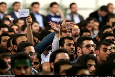 دانشجو باید مجهز به سلاح علم و دشمن شناسی باشد