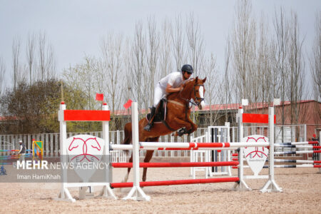 مسابقات پرش با اسب در کرمان برگزار شد