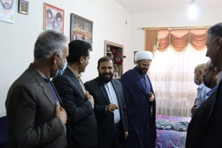 بازدید مسئولان از خانواده چهار قلوهای زرندی/ حمایت می کنیم