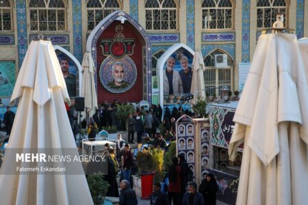 برگزاری دعای کمیل مجاور مرقد شهید سلیمانی