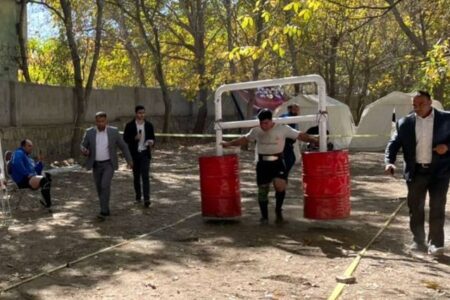 قویترین  مردان جنوب کرمان در شهرستان جیرفت  به مصاف هم رفتند