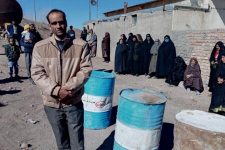 دست و پنجه نرم کردن مردم شیرینک با نبود گاز و کمبود نفت