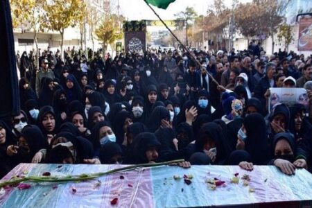 «آلاله های سرو قامت» بر دستان مردم مُلک سلیمانی