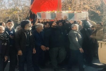 آیین وداع با شهید گمنام دوران دفاع مقدس در ماهان برگزار شد