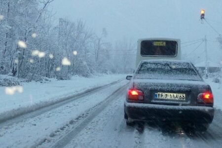 بارش سنگین برف محورهای اصلی کوهبنان را مسدود کرد/ تعطیلی تمام مدارس شهرستان