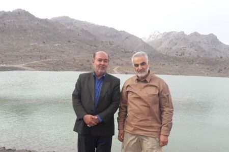 جان‌فدا| برگی از زندگی حاج‌قاسم به روایت رفیق هم‌ولایتی/ از پول کارگری‌اش که به رفقا داد تا خرج تحصیل کنند تا سجده شکر برای ورود امام به کشور