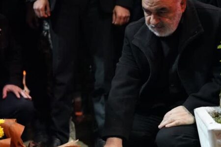 جان‌فدا| حضور سردار سلامی بر سر مزار فرمانده آسمانی