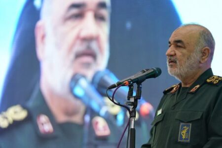 اجمالی/ سردار سلامی: تشییع حاج قاسم در کرمان بزرگترین رویداد عاطفی بود