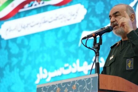 سردار سلامی: تشییع حاج قاسم در کرمان بزرگترین رویداد عاطفی بود/ سردار سلیمانی همه نقشه‌های دشمنان را بهم ریخت