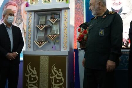 جان‌فدا| رونمایی از کتاب بررسی نظام فکری و تربیتی «حاج‌قاسم» با حضور سردار سلامی در کرمان