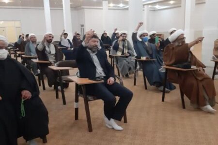 طلاب و روحانیون سیرجان توهین نشریه شارلی ابدو به ساحت مرجعیت را محکوم کردند