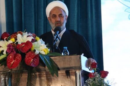 مسؤولان گره از مشکلات مردم باز کنند