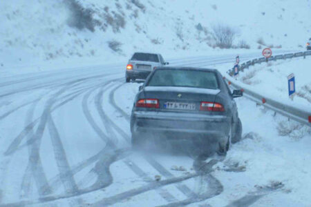 جاده های کرمان لغزنده است/ مسدود شدن ۴۰ راه روستایی