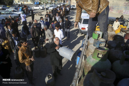 صف های طولانی گاز در جنوب کرمان/ مشکلی که پا برجا ماند