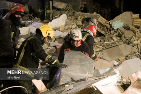 ریزش ساختمان در زرند ۲ نفر را مصدوم کرد