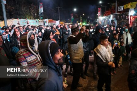 صف طولانی زائران مزار شهید سلیمانی در سالگرد شهادت