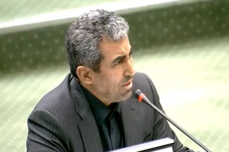 دشمن می‌خواهد اندیشه و نگاه نسل جوان را از مسیر انقلاب منحرف کند