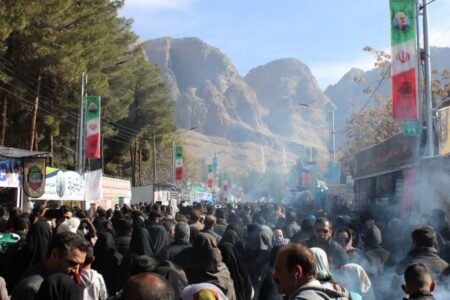 صدها هزار نفر در راهپیمایی راهیان مقاومت کرمان شرکت کردند