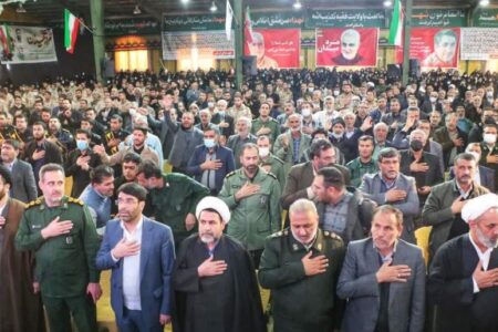 حاج قاسم نمونه شاخص تربیت شده  مکتب اسلام و امام است