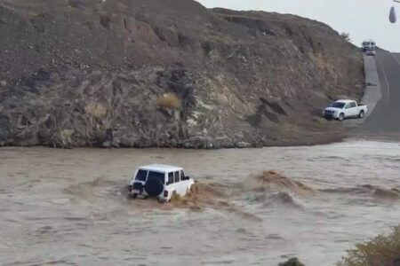 یک فوتی و نجات سرنشینان دو خودرو در بارندگی منوجان