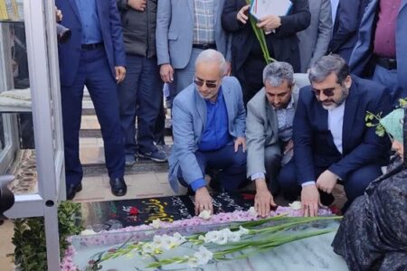 وزیر فرهنگ و ارشاد اسلامی به مقام والای سردار دلها ادای احترام کرد/ ظرفیت فرهنگی مرقد شهید سلیمانی ارتقا می‌یابد