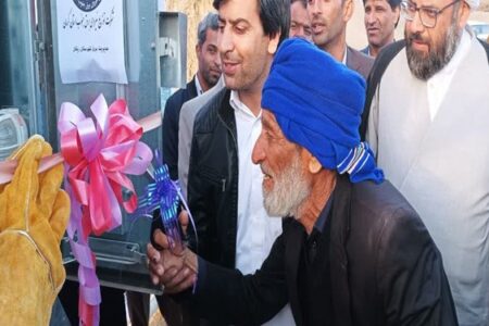 فجر۴۴| جشن برق‌رسانی در دورافتاده‌ترین روستاهای ریگان/ همه روستاهای دارای ۱۰ خانوار شهرستان برق‌دار شده‌اند