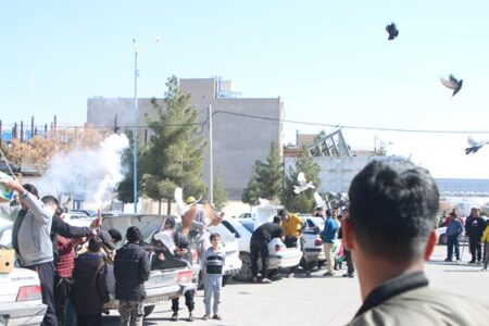 در سالروز آزادی وطن؛ رهاکردن کبوترها در آسمان کرمان