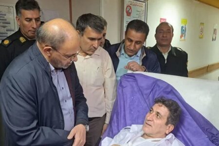 عیادت فرمانده انتظامی استان کرمان از مصدومان بالگرد سانحه دیده در شهرستان بافت