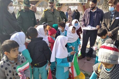 عرض ادب دهه نودی‌های جیرفتی به ساحت فرمانده جانفدا از گلزار شهدای این شهر