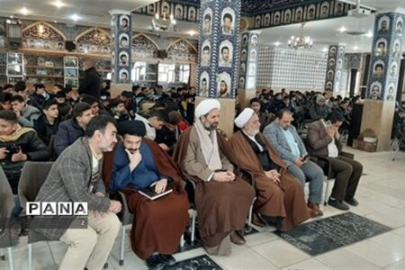 برگزاری جشن تکلیف دانش‌آموزان پسر راور در جوار مزار شهید سلیمانی