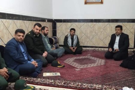 مسئولان رودبارجنوب با خانواده شهدا دیدار کردند