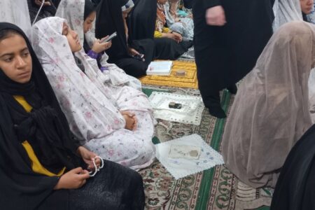 حضور پر رنگ دختران دهه هشتادی در مراسم معنوی اعتکاف در عنبرآباد