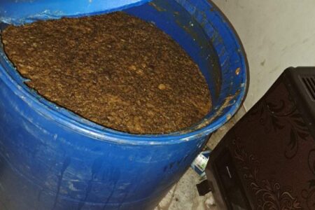 کشف کارگاه تولید مشروبات الکلی در رابر