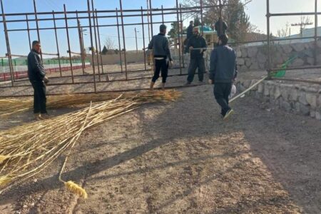 آماده سازی محل برگزاری یادواره شهدای منطقه هلیل رود رابر