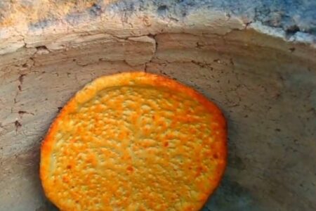 زندگی در روستاهای رودبار جنوب با تنور گرم و بوی نان تازه عالمی دارد