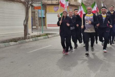 برگزاری دوی امدادی رهروان مکتب حاج قاسم از مقبره شهید گمنام تا نوق رفسنجان