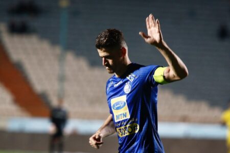 وریا خداحافظی کرد