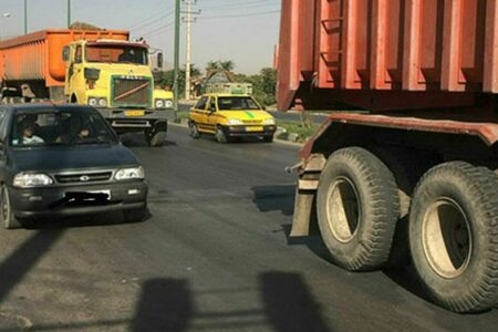 خرابی آسفالت و بی‌قانونی رانندگان ماشین‌های سنگین، از این جاده بوی مرگ می‌آید!