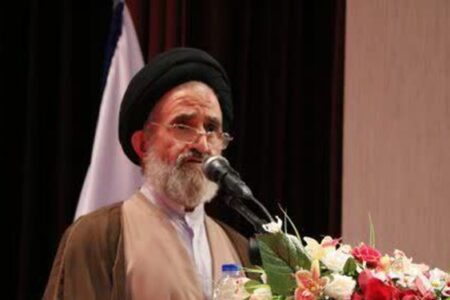 امام جمعه موقت رفسنجان: ملاک و معیار حرکت دانشگاه «ولایت فقیه» باشد