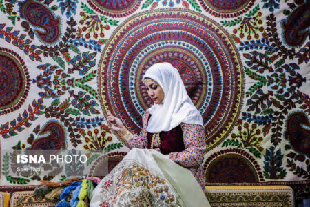 حضور زرند در نمایشگاه ملی صنایع دستی/ فعالیت ۳۵۰۰ هنرمند در شهرستان