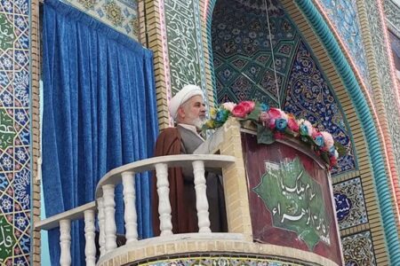 امام جمعه کرمان: صهیونیست‌ها بمب نیم تنی را روی سر کودک ۵ کیلویی می‌ریزند
