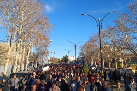 نمایش قدرشناسی مردم بافت در حضور«شهید گمنام»