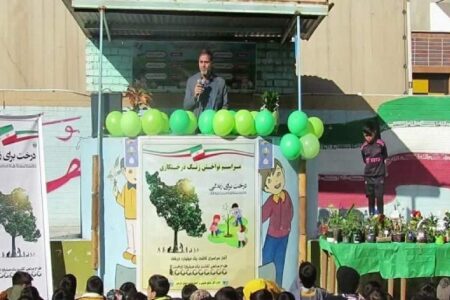 زنگ درختکاری و غرس نهال در کرمان نواخته شد
