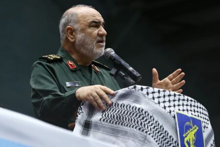 سرلشکر سلامی: ما شکوه صبر و  فداکاری را در سیمای مردم کرمان دیدیم