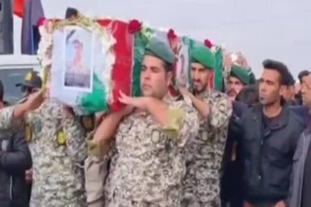 تشییع پیکر سرباز جان‌باخته حادثه پادگان باغین در رفسنجان