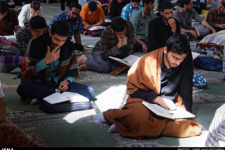 استقبال بی‌نظیر نوجوانان رفسنجانی از اعتکاف/ افزایش ۱۰۰۰ نفری معتکفان نسبت به سال گذشته در شهرس