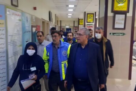 وزیر بهداشت از مجروحان انفجارهای تروریستی در ۲ بیمارستان کرمان عیادت کرد