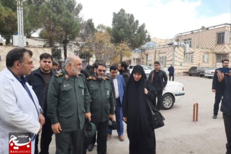 عیادت سردار سلامی و زینب سلیمانی از مجروحان حادثه تروریستی روز گذشته کرمان