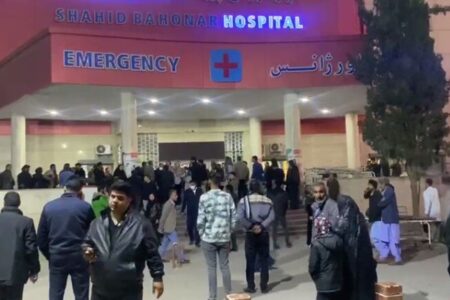بررسی حال مجروحان حادثه تروریستی توسط وزیر کشور